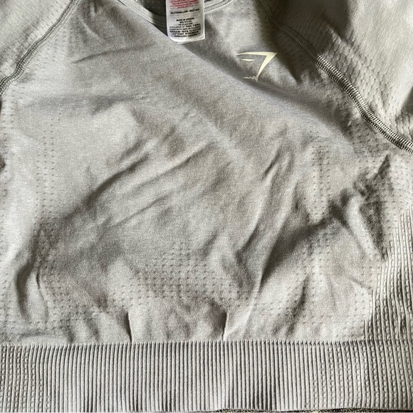GymShark VITAL SEAMLESS 2.0 CROP TOP in Dolphin Gray - Picture 4 of 10